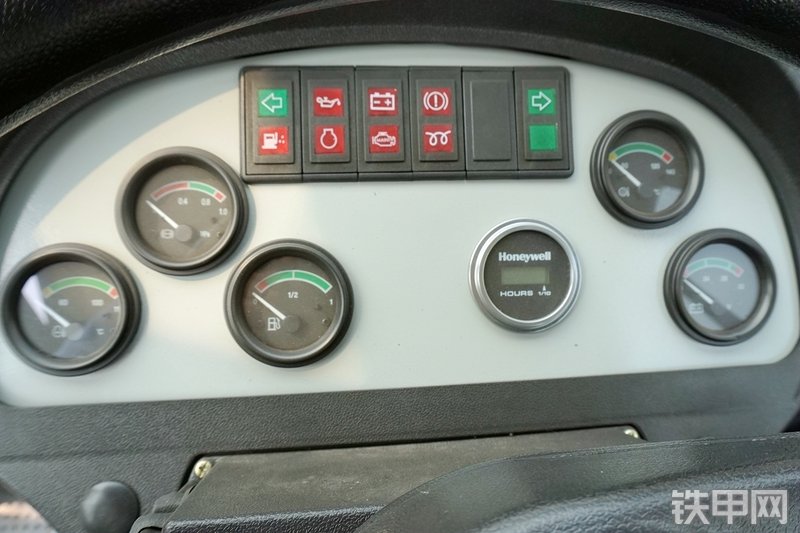 徐工LW180KV装载机局部