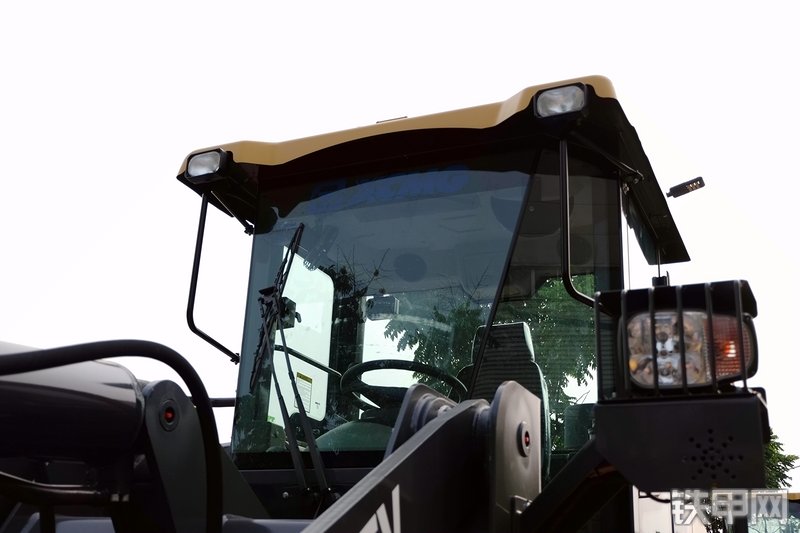 徐工LW300FV装载机局部