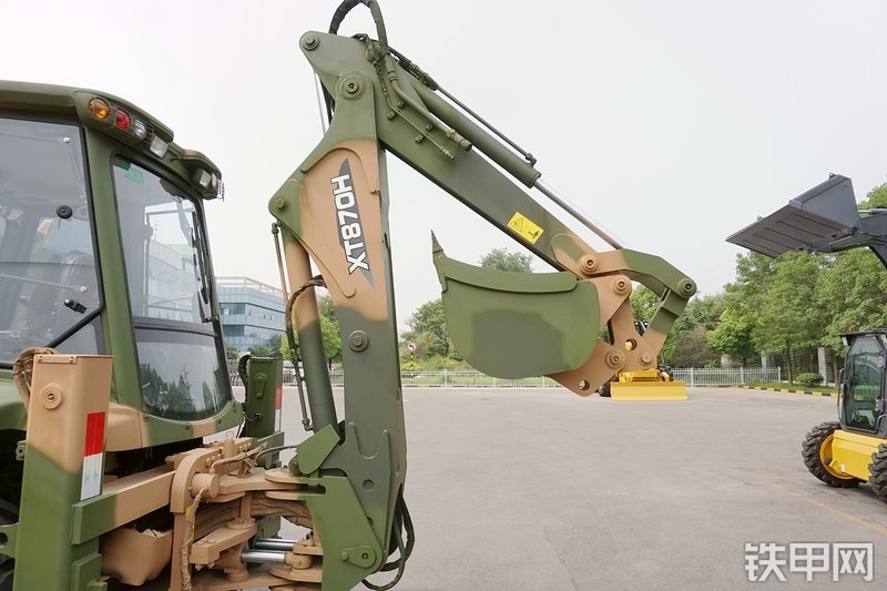 徐工XT870H挖掘装载机局部