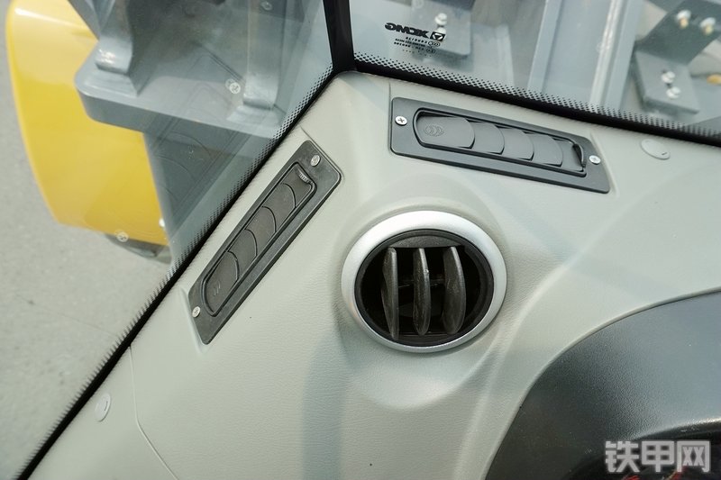 徐工LW300KV装载机局部