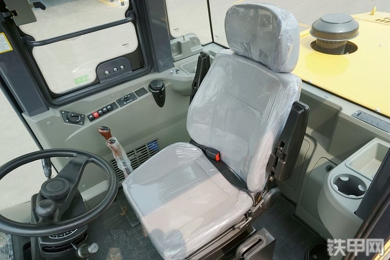 徐工LW300KV装载机局部