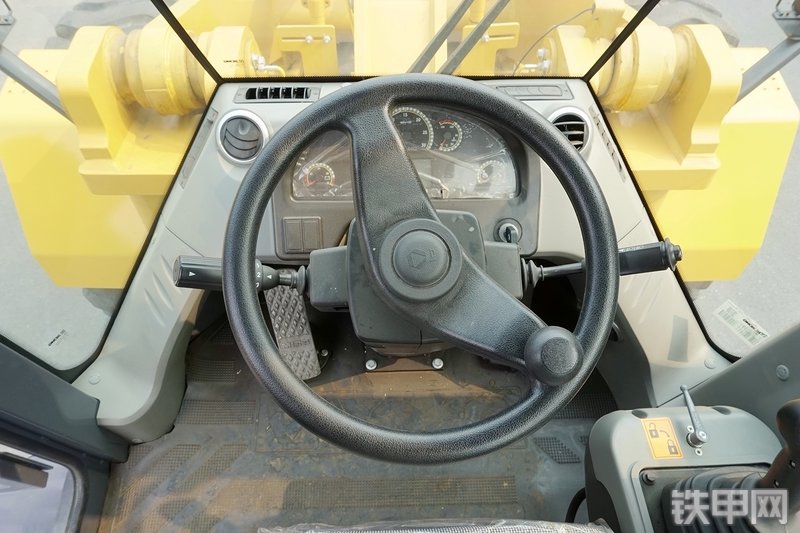 徐工LW700KN装载机局部