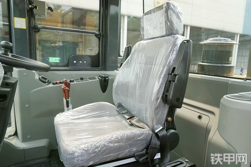 徐工LW500F装载机局部