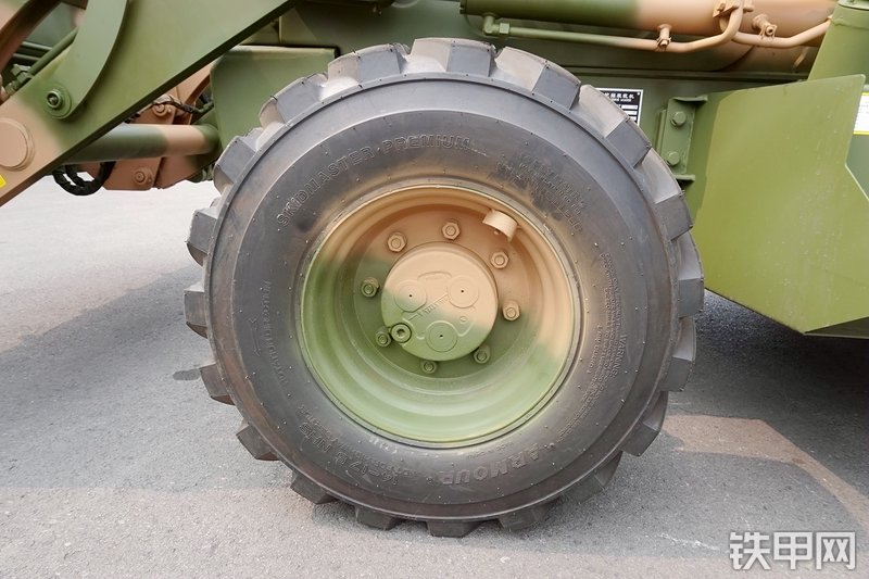 徐工XT870H挖掘装载机局部