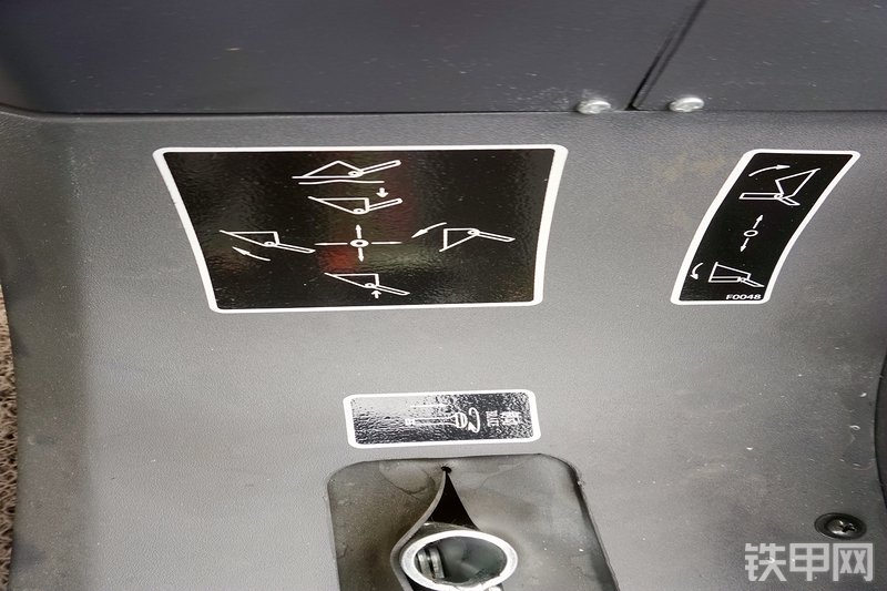 徐工XT870H挖掘装载机局部