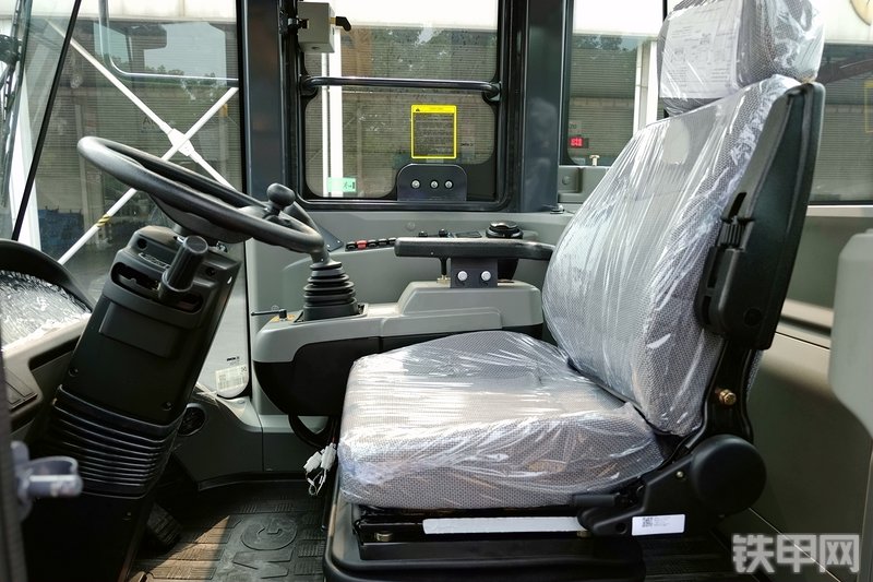 徐工ZL30GV装载机局部