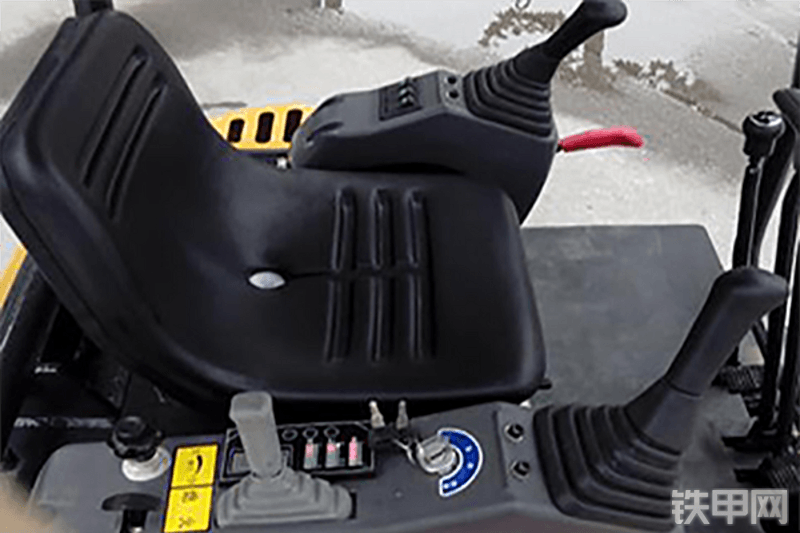 恒特重工HT21挖掘机局部