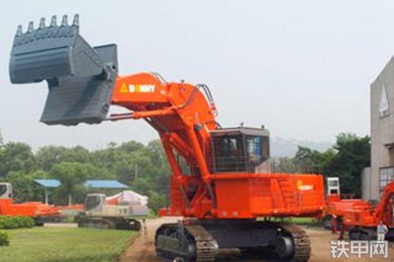 邦立重机CE2200-7正铲挖掘机整机外观
