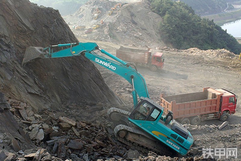 山河智能SWE215E挖掘机整机外观