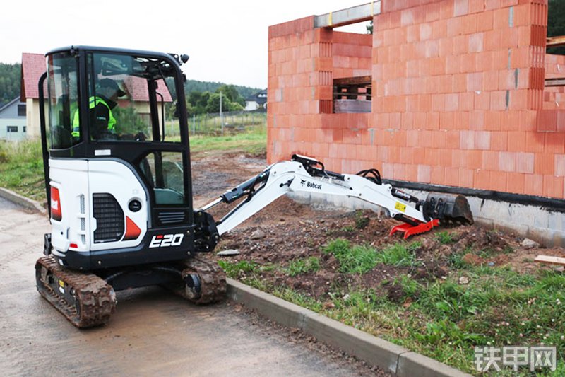 山猫E20挖掘机整机外观