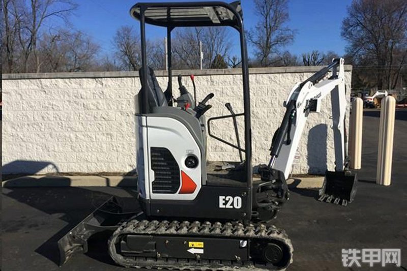 山猫E20挖掘机整机外观
