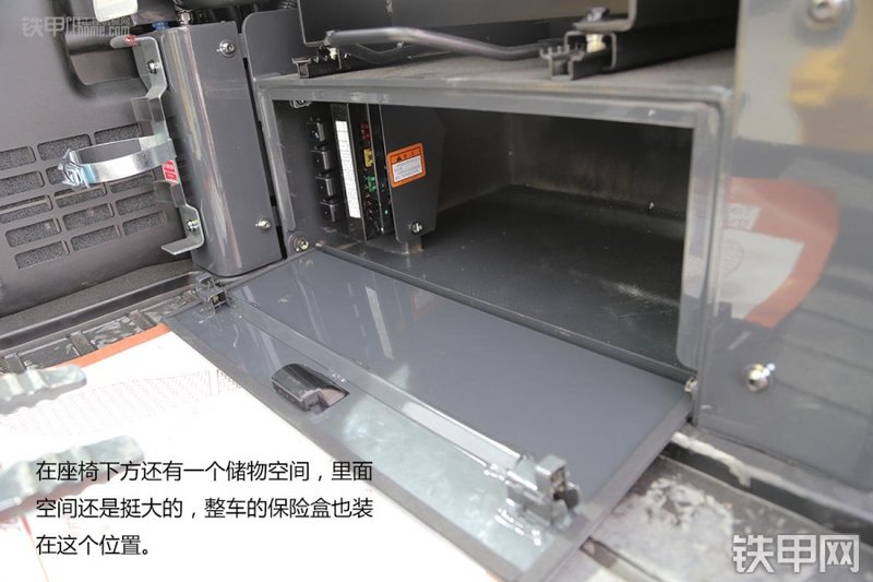 小松PC56-7挖掘机图解( )