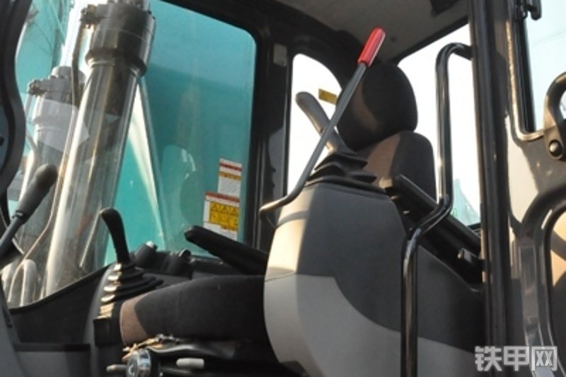 神钢SK270D-8挖掘机图解( )