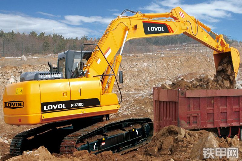 雷沃重工FR260D挖掘机整机外观