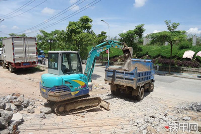 石川岛40NS挖掘机整机外观