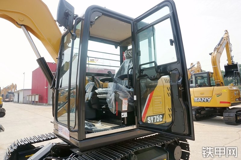 三一重工SY75C挖掘机局部