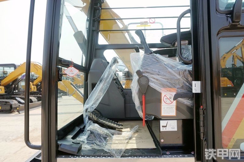 三一重工SY75C挖掘机局部