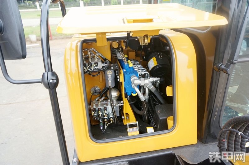 三一重工SY65W挖掘机局部