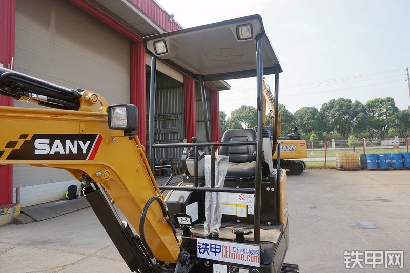 三一重工SY16C挖掘机整机外观