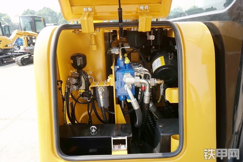 三一重工SY55C挖掘机局部