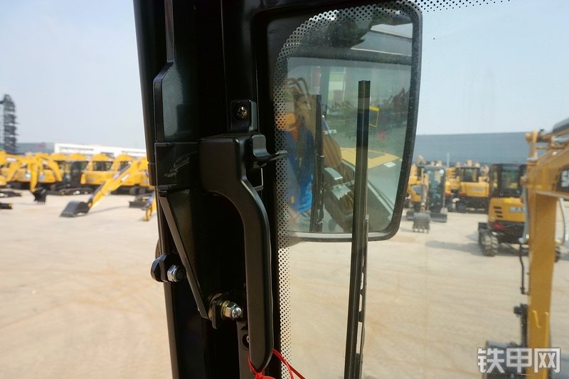 三一重工SY55U挖掘机局部