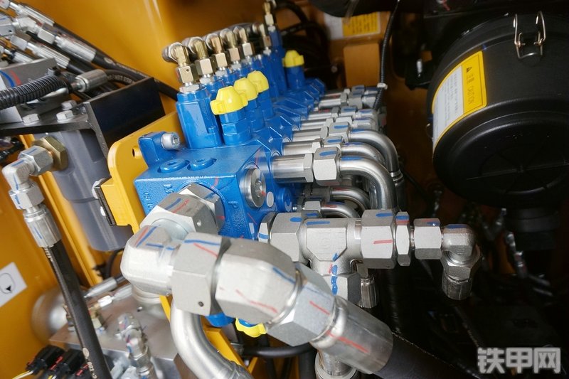 三一重工SY65W挖掘机局部