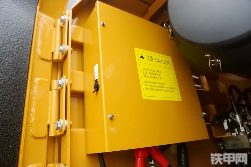 三一重工SY65W挖掘机局部