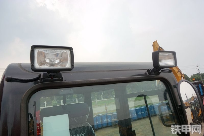 三一重工SY65W挖掘机局部