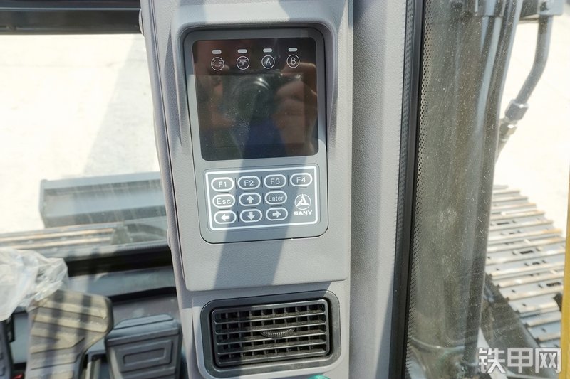 三一重工SY95C挖掘机局部