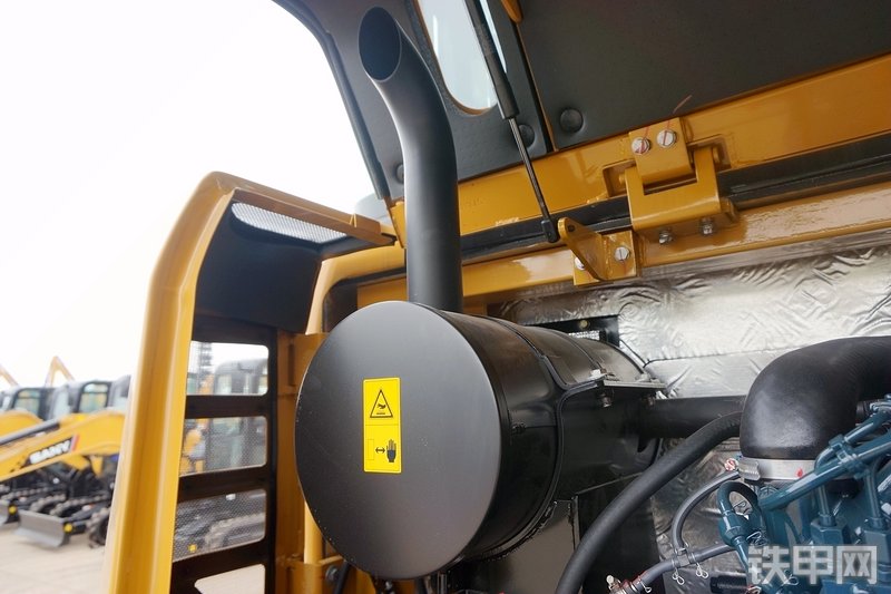 三一重工SY65W挖掘机局部