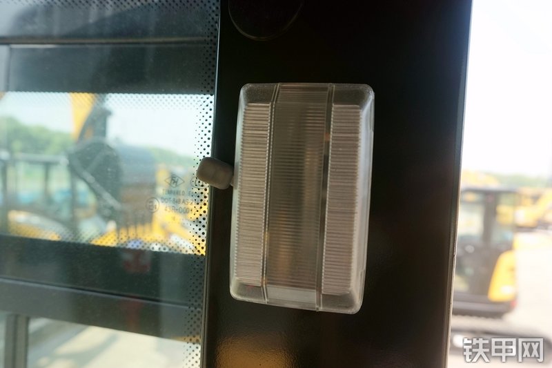 三一重工SY55U挖掘机局部