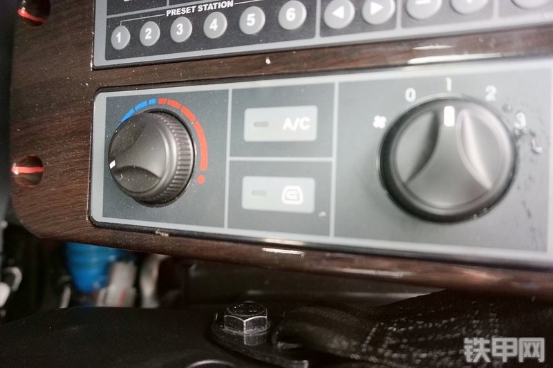 三一重工SY65W挖掘机局部