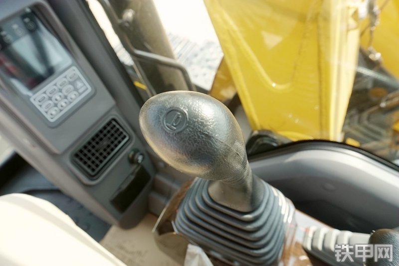 三一重工SY75C挖掘机局部