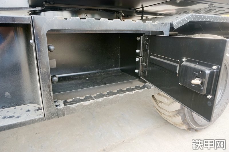 三一重工SY65W挖掘机局部