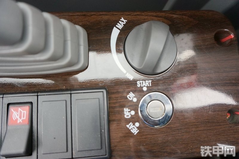 三一重工SY65W挖掘机局部