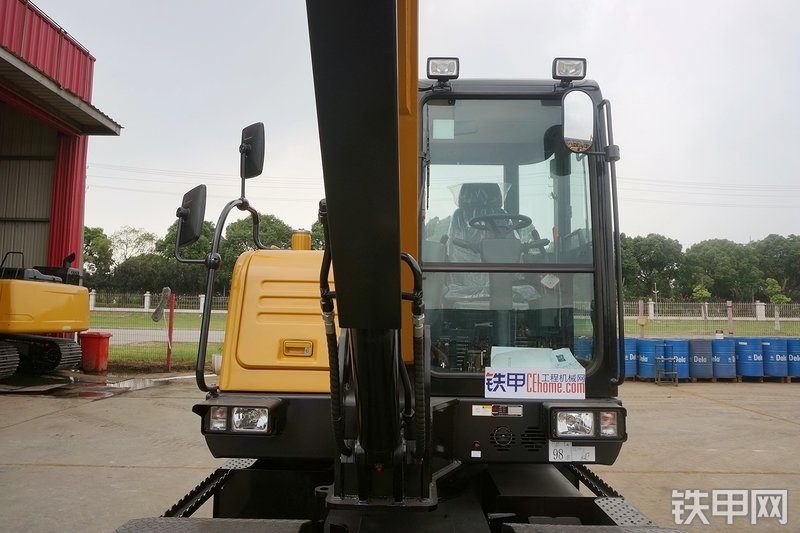 三一重工SY65W挖掘机整机外观