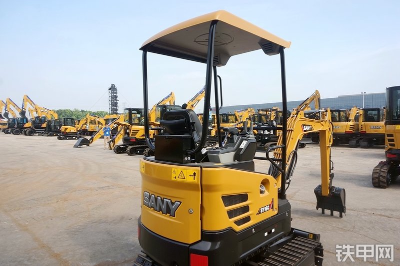 三一重工SY16C挖掘机整机外观