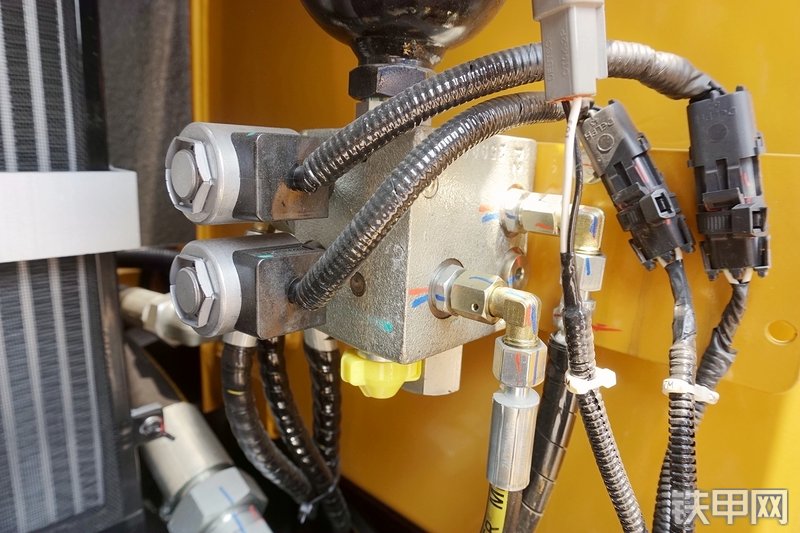 三一重工SY95C挖掘机局部