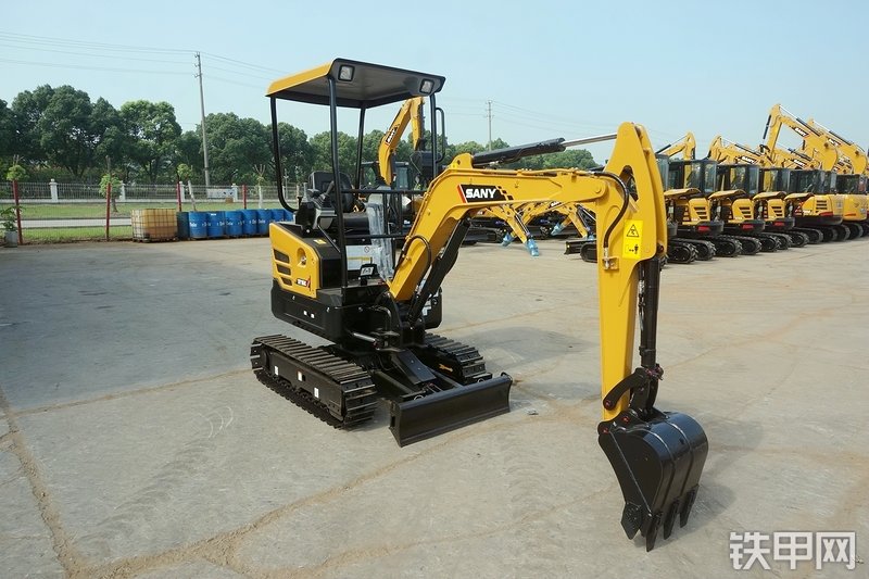 三一重工SY16C挖掘机整机外观