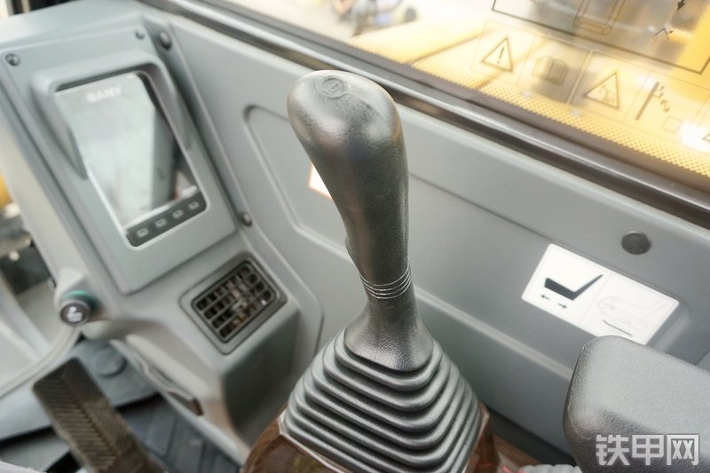 三一重工SY65W挖掘机局部