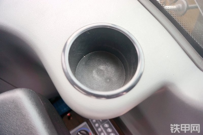 三一重工SY65W挖掘机局部