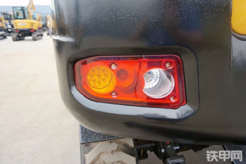 三一重工SY65W挖掘机局部