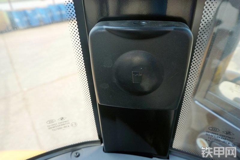 三一重工SY55U挖掘机局部