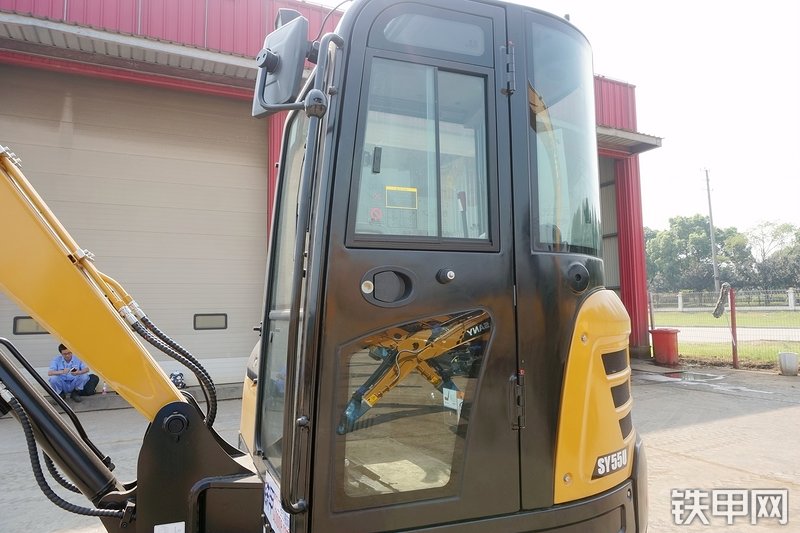 三一重工SY55U挖掘机局部