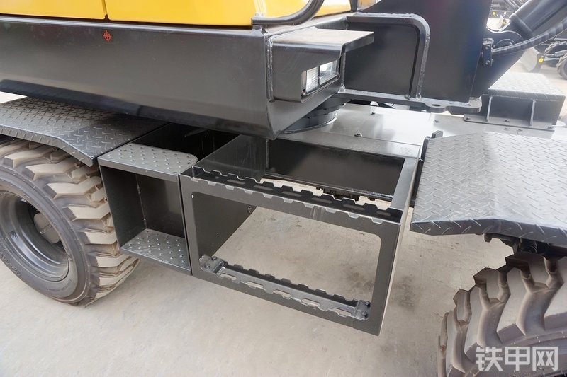 三一重工SY65W挖掘机局部