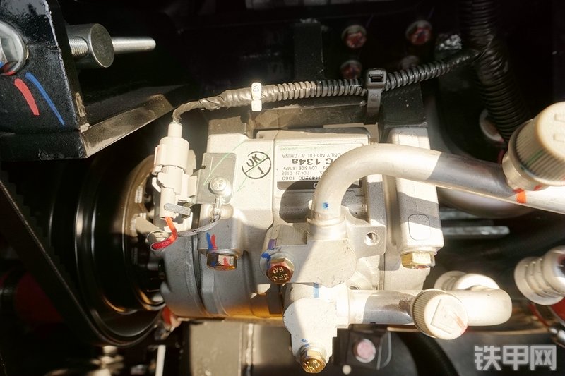 三一重工SY75C挖掘机局部