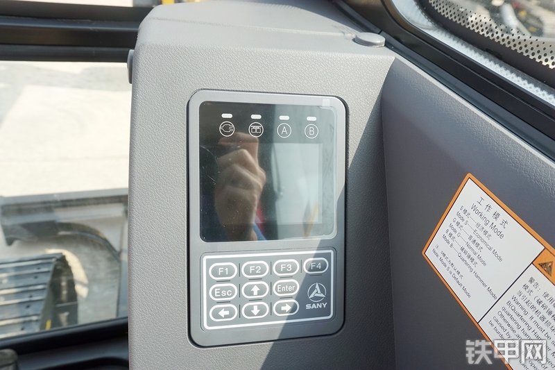 三一重工SY55C挖掘机局部