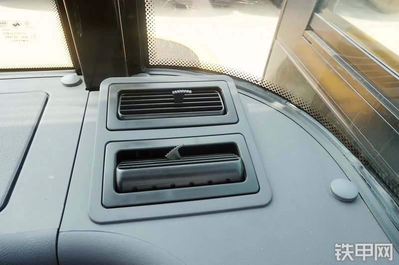 三一重工SY55C挖掘机局部