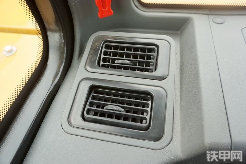 三一重工SY65W挖掘机局部