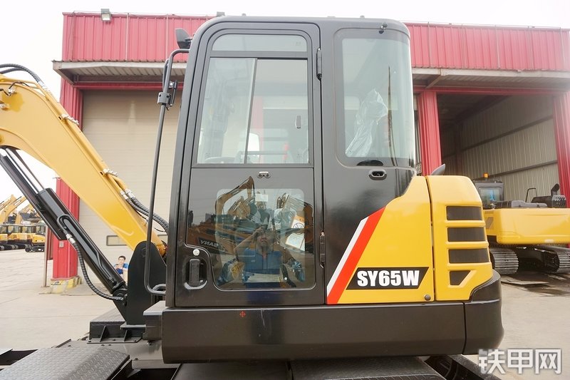 三一重工SY65W挖掘机整机外观